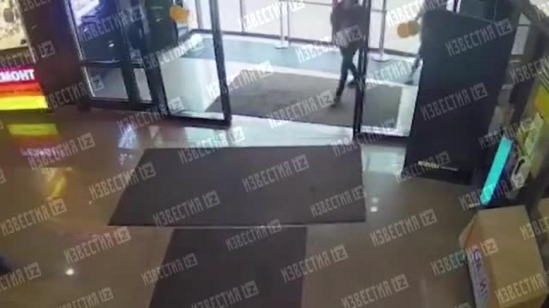 Двое мужчин ограбили банк в Петербурге