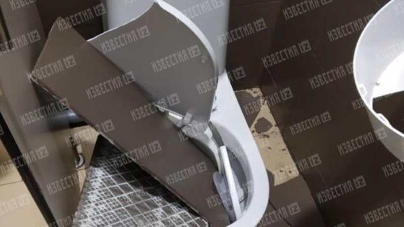 Плитка обрушилась на 6-летнюю девочку в туалете московского ТЦ