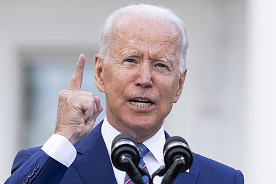 Во Франции заявили о серьезном ослаблении позиций Байдена