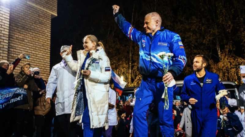 Космонавт Новицкий похвалил действия членов киноэкипажа