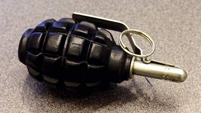 Петербуржец с гранатой и листом бумаги ограбил букмекерскую контору