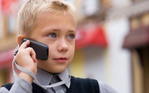 Как выбрать мобильный телефон для детей