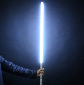 Светящиеся мечи: игрушка, которая всегда пользуется популярностью у детей