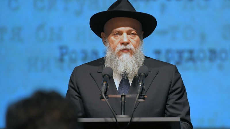 Раввин рассказал, как ускорить темпы вакцинации в России