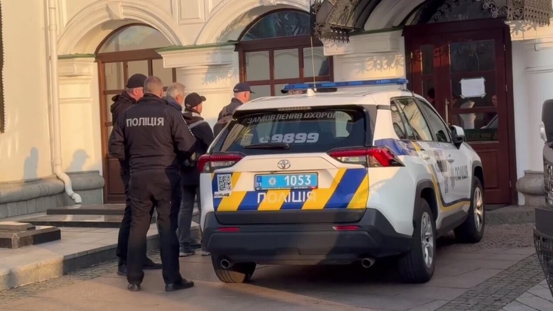 Силовики опломбировали пещеры в Киево-Печерской лавре