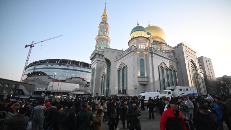В Москве более 230 тысяч человек посетили мечети в Ураза-байрам