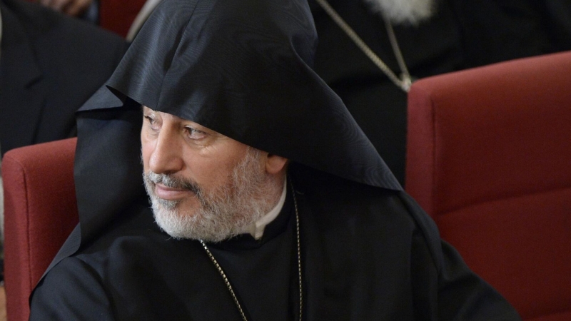 Архиепископ Езрас возложил цветы к памятнику жертвам геноцида армян