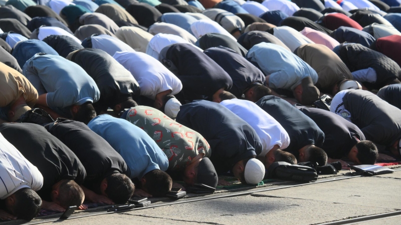 Мусульмане в Таджикистане отмечают окончание священного месяца Рамадан